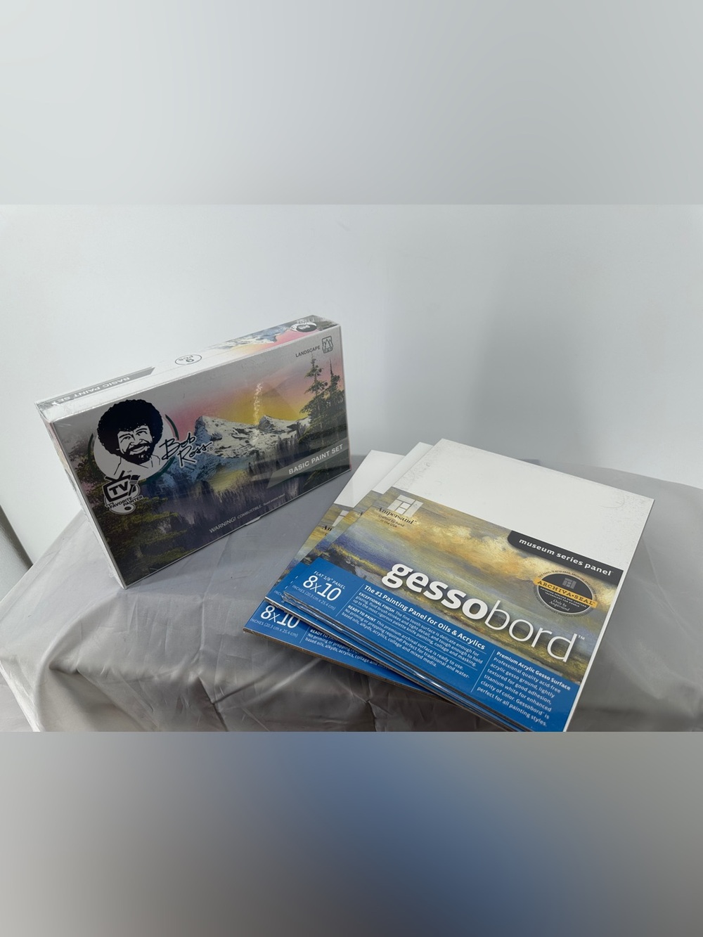 New Bob Ross Basic Paint Set & Ampersand Gessobord
- 8"x 10", 1/8" Flat